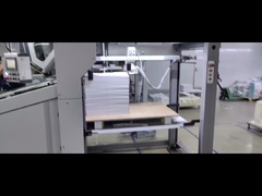 CP-Papierfaltmaschine in dieser Buchdruckerei in Hanoi, Vietnam