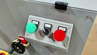 Die Abflachungs- und Rillenpressmaschine ist eine integrierte Abflachungs- und Rillenmaschine, die in der Hartbearbeitung eingesetzt wird