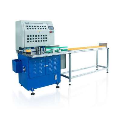 Automatic Two-Corner Trimmer For Paper And Board With Adjustable Radii Blades